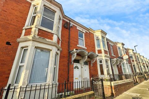 2 bedroom flat for sale, Fairholm Road, Newcastle upon Tyne, NE4