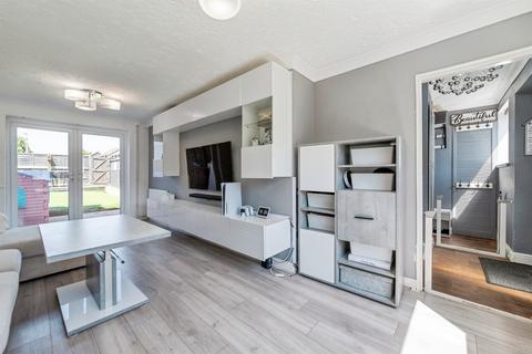 3 bedroom terraced house for sale, Ambergate Walk, GRANTHAM