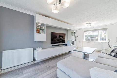 3 bedroom terraced house for sale, Ambergate Walk, GRANTHAM
