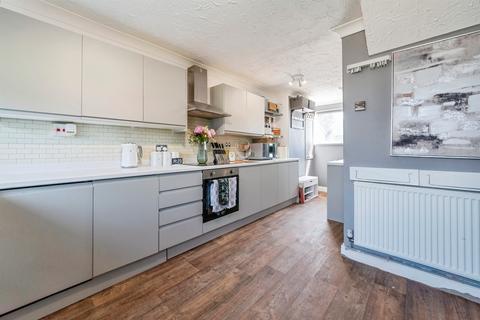 3 bedroom terraced house for sale, Ambergate Walk, GRANTHAM