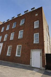 2 bedroom flat to rent, Wendover Road, London