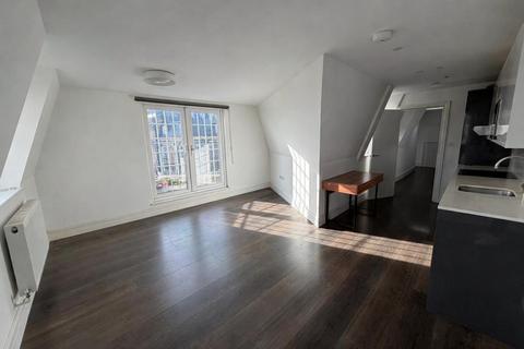 2 bedroom flat to rent, Wendover Road, London