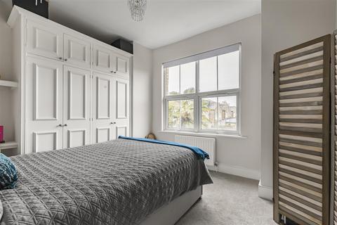 2 bedroom flat for sale, Upper Richmond Road West, East Sheen, SW14