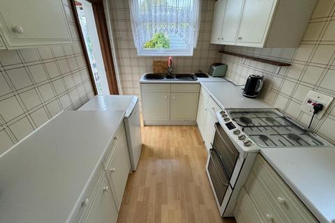 3 bedroom semi-detached house to rent, Kingshill Avenue, Hayes, UB4