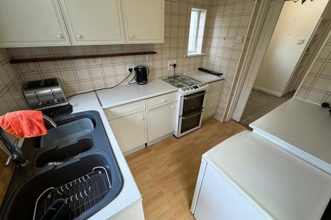3 bedroom semi-detached house to rent, Kingshill Avenue, Hayes, UB4