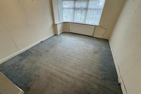 3 bedroom semi-detached house to rent, Kingshill Avenue, Hayes, UB4