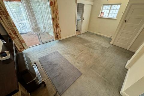 3 bedroom semi-detached house to rent, Kingshill Avenue, Hayes, UB4