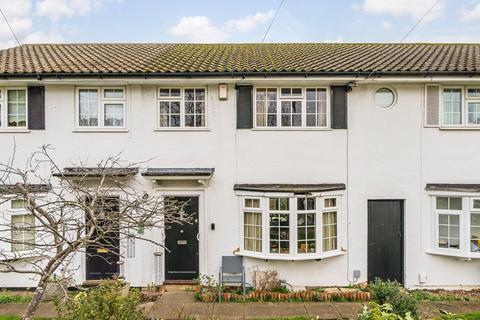 Regency Close, Hampton TW12