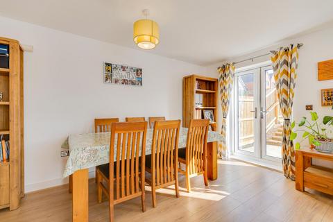 undefined, Clos Y Gadwyn, Plasdwr, Cardiff