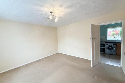 3 bedroom property to rent, Surrey Avenue, Slough