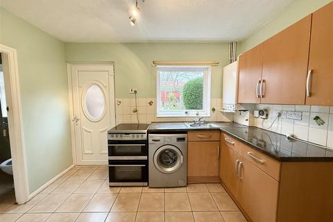 3 bedroom property to rent, Surrey Avenue, Slough