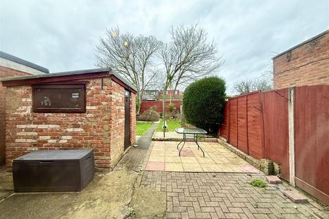 3 bedroom property to rent, Surrey Avenue, Slough