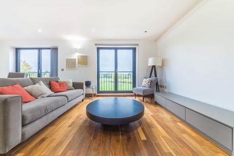 3 bedroom flat to rent, Woolston Manor, Chigwell IG7