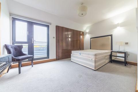 3 bedroom flat to rent, Woolston Manor, Chigwell IG7