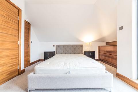 3 bedroom flat to rent, Woolston Manor, Chigwell IG7
