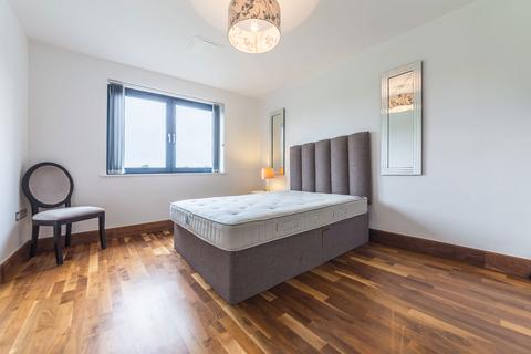 3 bedroom flat to rent, Woolston Manor, Chigwell IG7