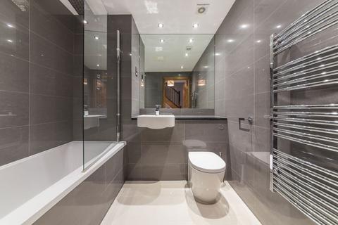 3 bedroom flat to rent, Woolston Manor, Chigwell IG7