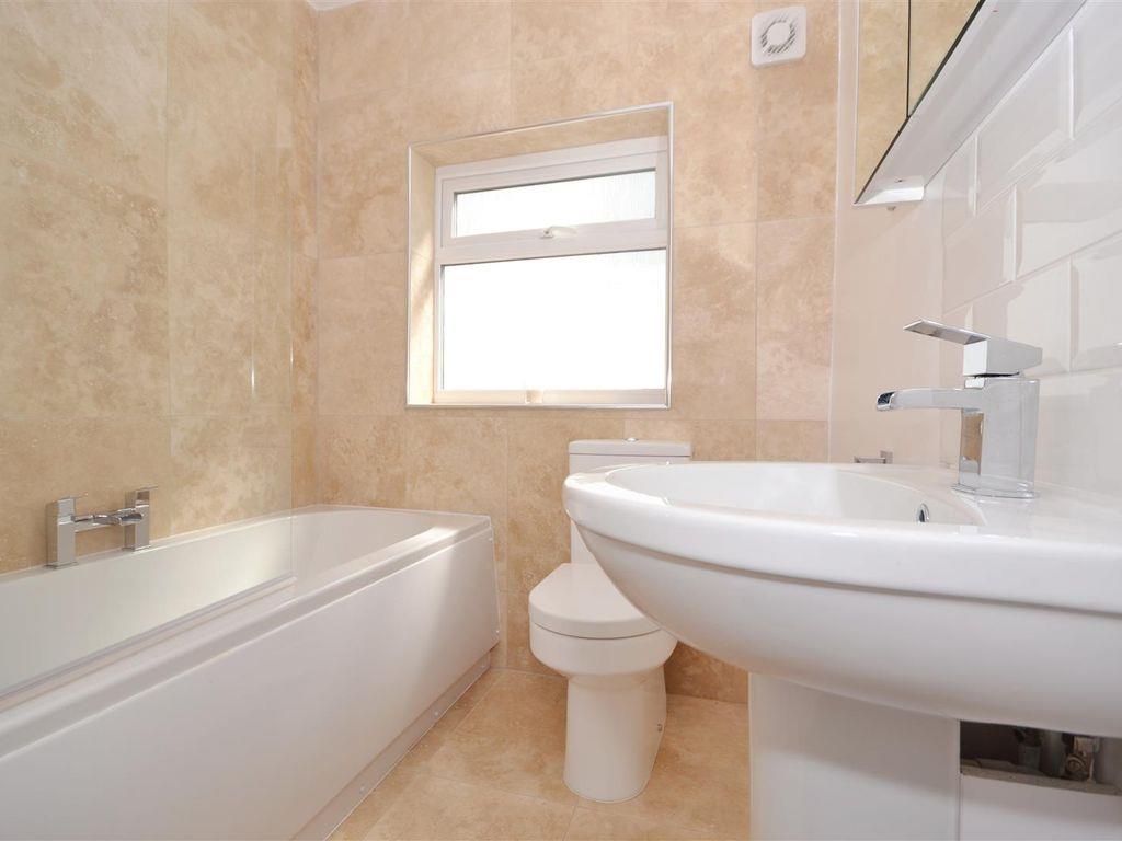 Bathroom 222.jpg