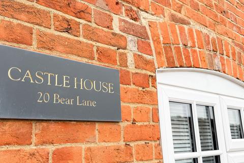 2 bedroom flat to rent, Bear Lane, Farnham GU9