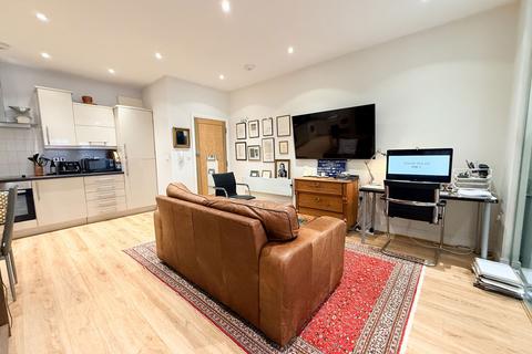 2 bedroom flat to rent, Bear Lane, Farnham GU9