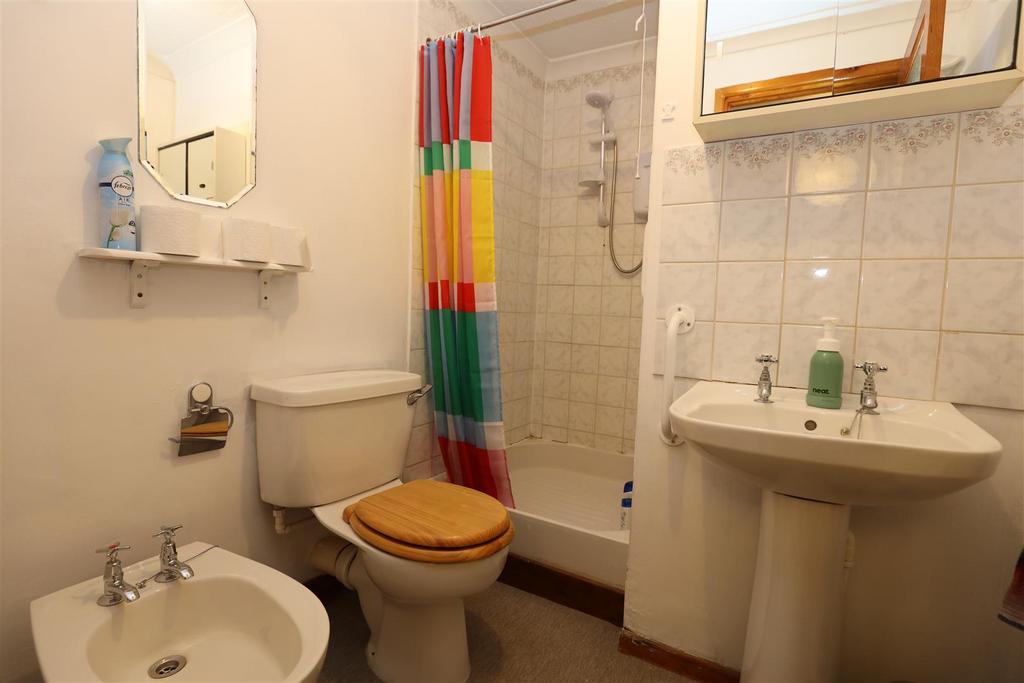 3 r5 a8150.jpg
