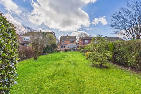 3 bedroom detached house for sale, Heron Way, Horsham RH13