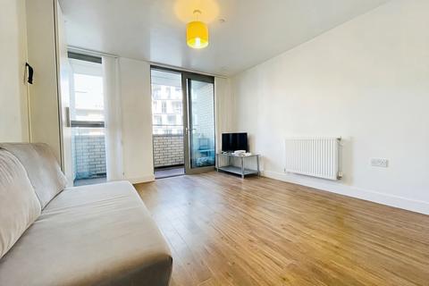 Studio to rent, Elmira Street, London SE13