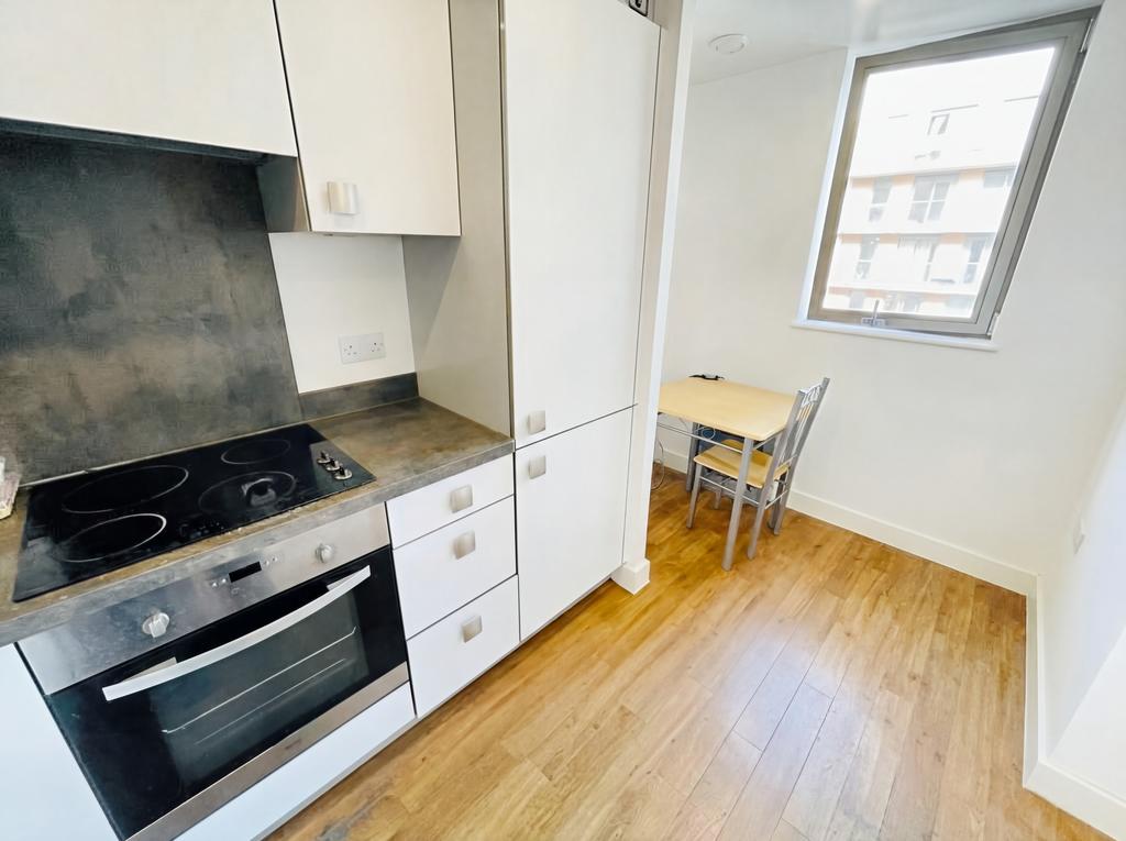 Studio to let in Lewisham, Se13,...