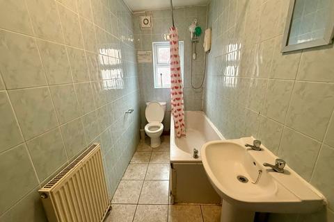 undefined, LEEDS LS4