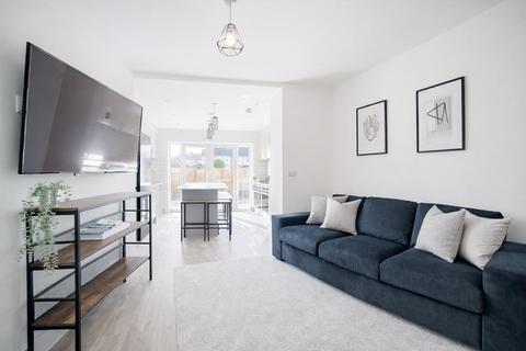 6 bedroom end of terrace house to rent, Conygre Grove, Bristol BS34