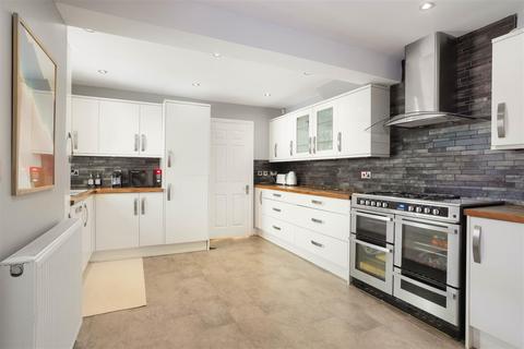 4 bedroom semi-detached house for sale, Burns Way, Wetherby LS23
