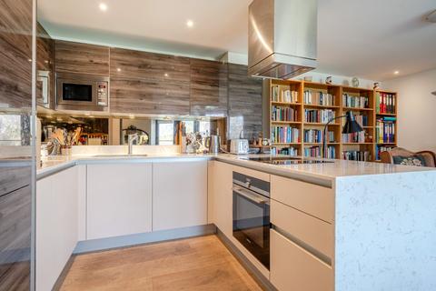3 bedroom flat for sale, Lower Richmond Road, Putney, London, SW15