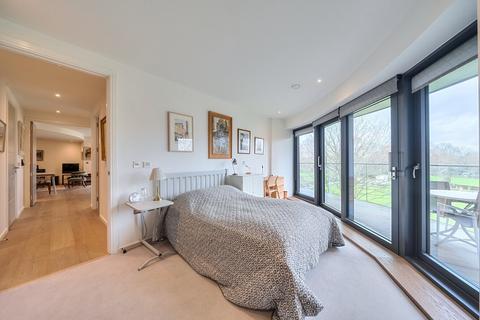 3 bedroom flat for sale, Lower Richmond Road, Putney, London, SW15