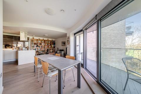 3 bedroom flat for sale, Lower Richmond Road, Putney, London, SW15