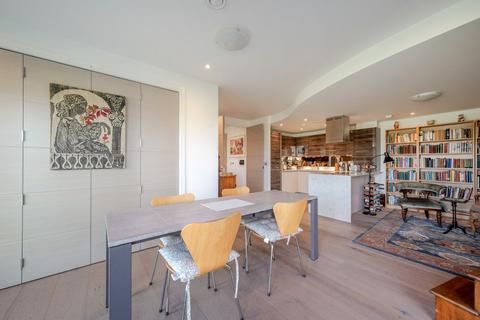 3 bedroom flat for sale, Lower Richmond Road, Putney, London, SW15