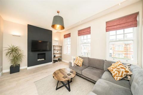 3 bedroom flat for sale, Cavendish Road, London SW12
