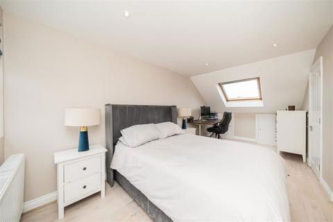 3 bedroom flat for sale, Cavendish Road, London SW12