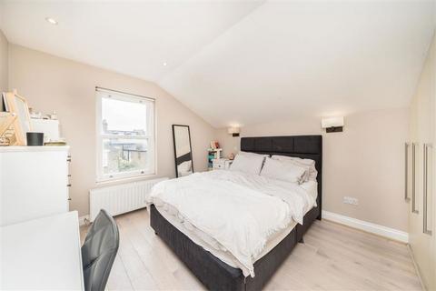 3 bedroom flat for sale, Cavendish Road, London SW12