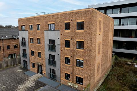 2 bedroom flat to rent, Woodfield Road, Altrincham WA14
