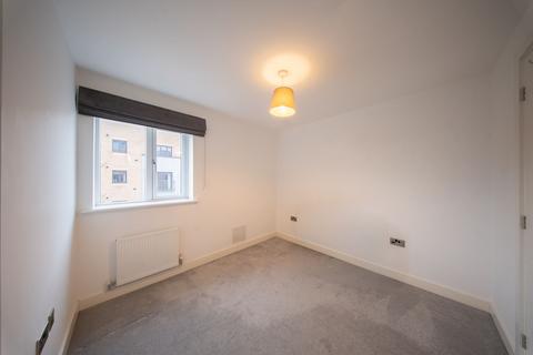 2 bedroom flat to rent, Woodfield Road, Altrincham WA14