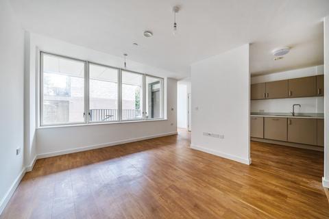 2 bedroom flat to rent, Abbey Road, Barking, IG11