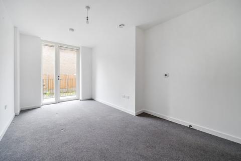 2 bedroom flat to rent, Abbey Road, Barking, IG11