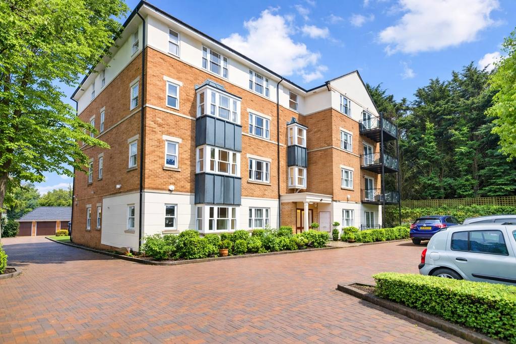 2 double bed flat with a balcony, parking plus a