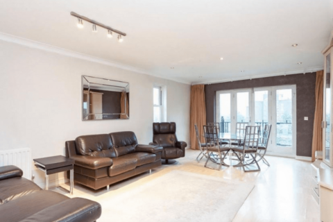 2 bedroom flat for sale, Ormonde Court, Parson Street, NW4