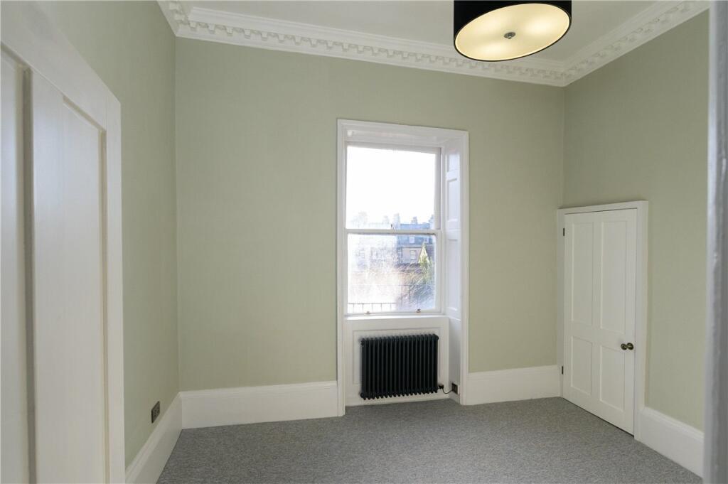 BEDROOM.jpg