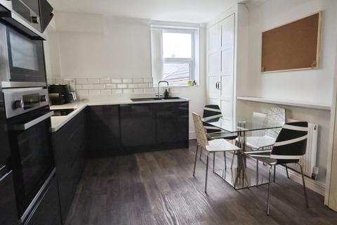 2 bedroom flat for sale, Lower Cathedral Road, Cardiff