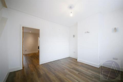 3 bedroom semi-detached house to rent, Guildford Road, Southport PR8
