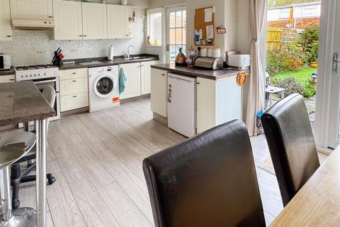 3 bedroom terraced house for sale, Courtwick Road, Littlehampton BN17