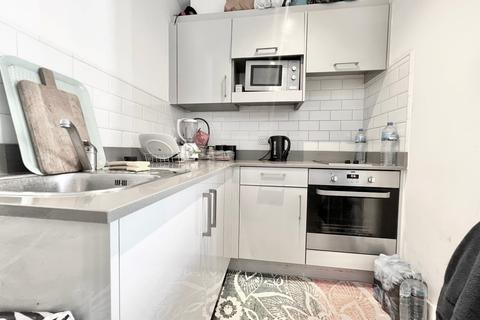 Studio to rent, 313 Kilburn High Road, London NW6