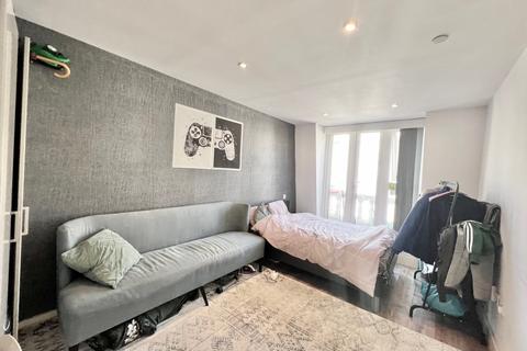 Studio to rent, 313 Kilburn High Road, London NW6